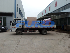 福瑞得機(jī)械瀝青灌縫機(jī)，手扶雙輪壓路機(jī)裝車成功及時發(fā)貨