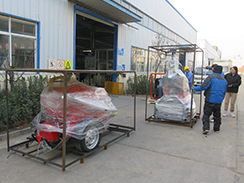 福瑞得機械1臺灌縫機，1臺移動燈車，一臺馬路吹風(fēng)機打包裝柜出口新加坡